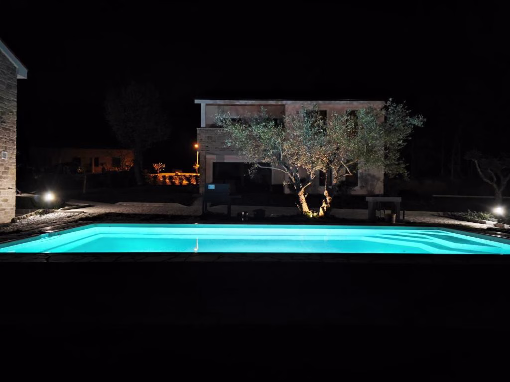 Villa Nova bazen ponoči